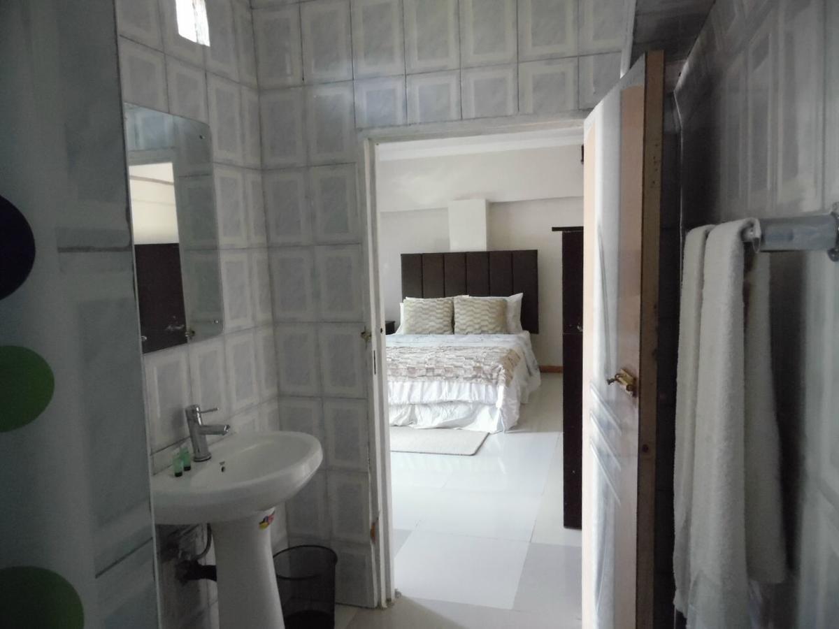 Rugems Executive Lodge ลุซากา ภายนอก รูปภาพ