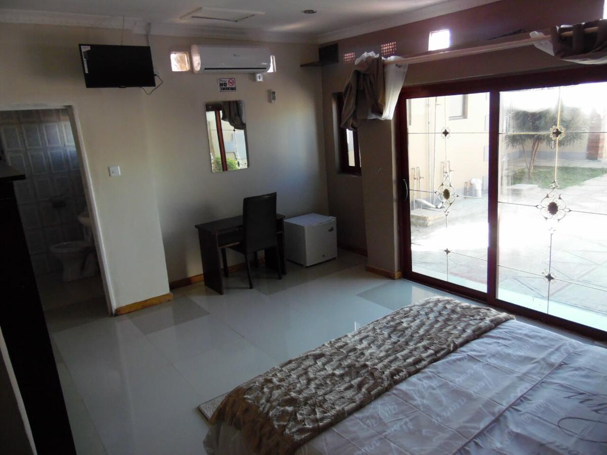 Rugems Executive Lodge ลุซากา ภายนอก รูปภาพ