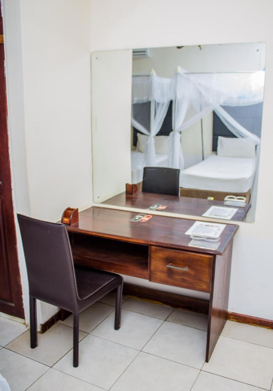 Rugems Executive Lodge ลุซากา ภายนอก รูปภาพ
