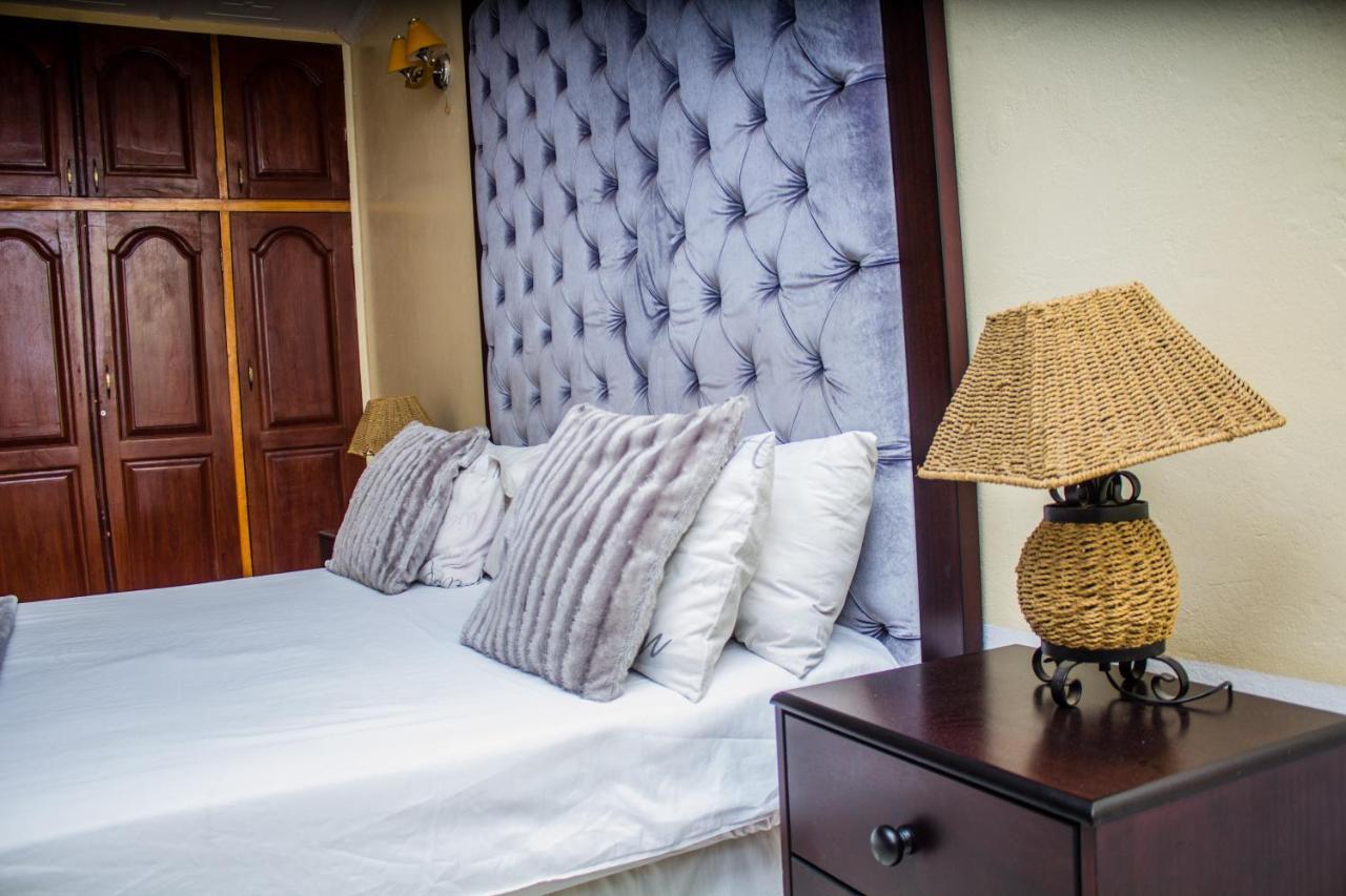Rugems Executive Lodge ลุซากา ภายนอก รูปภาพ
