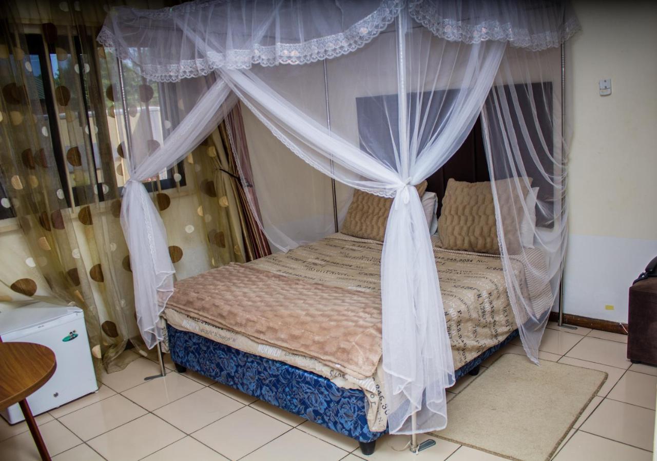Rugems Executive Lodge ลุซากา ภายนอก รูปภาพ